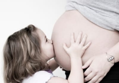 Quase 76 mil grávidas recebem em média 95 euros de abono pré-natal - TVI