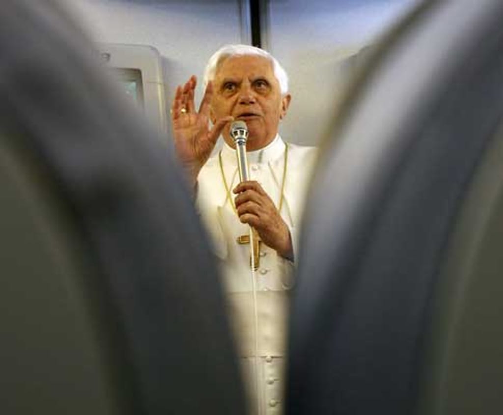 O Papa Bento XVI a caminho dos Estados Unidos - Foto Lusa/EPA