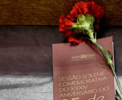 Vasco Lourenço: «Portugal precisa de um novo 25 de Abril» - TVI