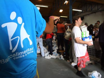 Banco Alimentar pretende ajudar «novos pobres» - TVI