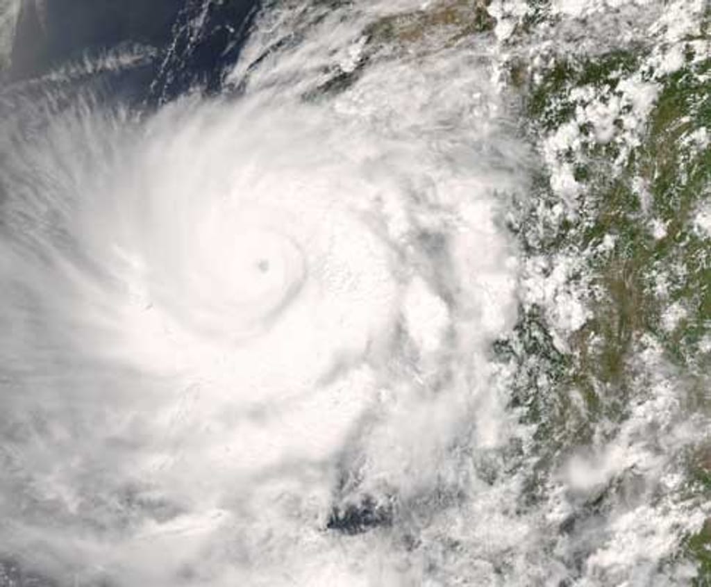 Ciclone Nargis em Myanmar visto do espaço