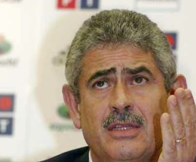 Presidente do Benfica envolvido em desacatos num banco - TVI