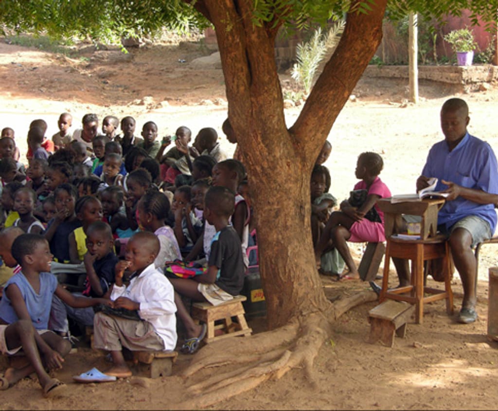 Ensino do Português ao ar-livre na Guiné-Bissau