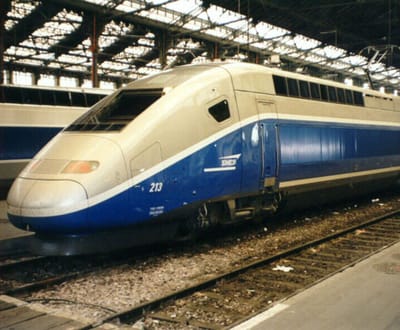 TGV vai retirar clientes a aeroportos galegos - TVI