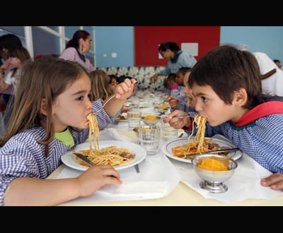 Cada vez mais alunos comem nas escolas - TVI