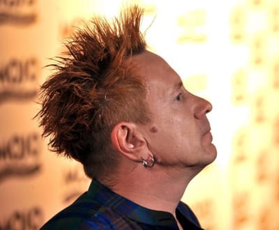 John Lydon tece críticas aos U2 e aos Gorillaz - TVI