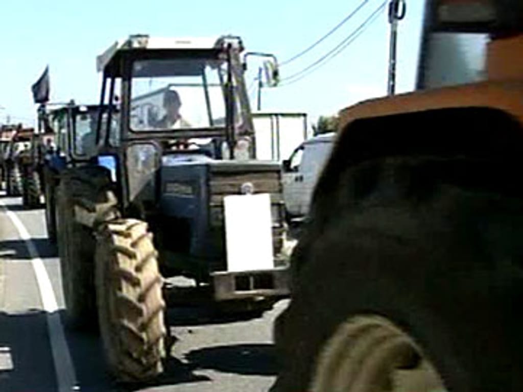 Tractores em marcha lenta em Aveiro