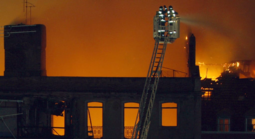 Fogo deflagra em prédio na Avenida da Liberdade em Lisboa