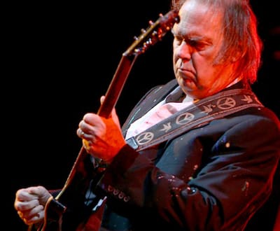 Neil Young apresenta making of do novo álbum (vídeo) - TVI