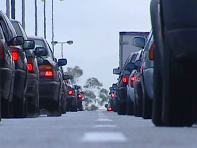 Carros: novas matrículas baixam mais de 40% - TVI