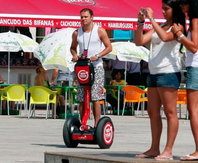 Turistas descobrem Lisboa em veículos originais - TVI