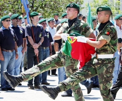 Veteranos de Guerra exigem regresso de corpos de militares - TVI