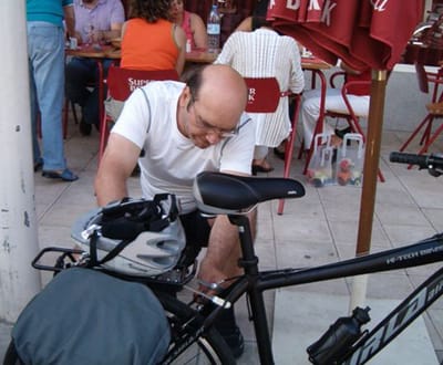 A pedalar para denunciar más condições na Educação - TVI