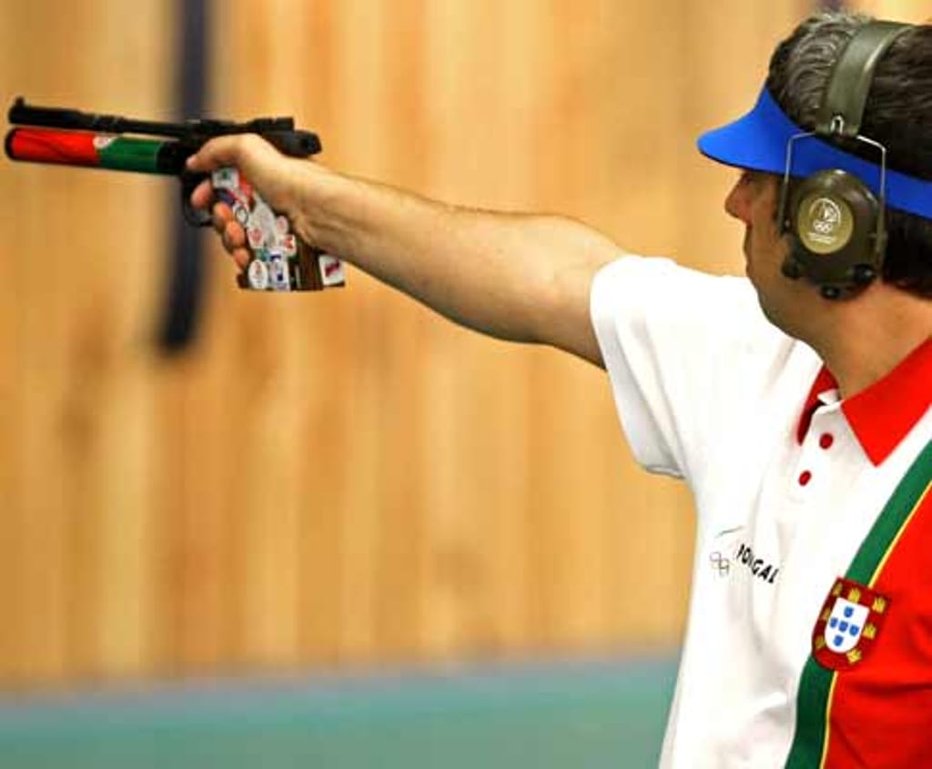 João Costa durante a qualificação de Tiro (10m), nos Jogos Olímpicos de Pequim