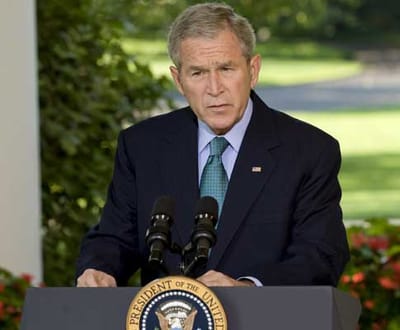 «Toda a nossa economia está em risco», diz Bush - TVI