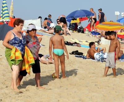 Portugueses preferem Portugal como destino de férias - TVI