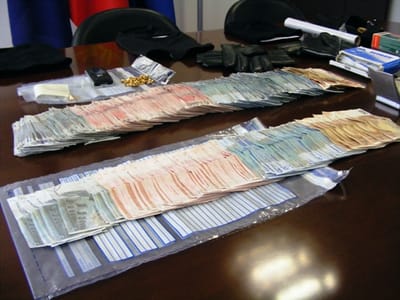 Detidos com 369 mil dólares americanos falsos - TVI