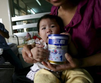 China: 53 mil bebés doentes por causa do leite contaminado - TVI