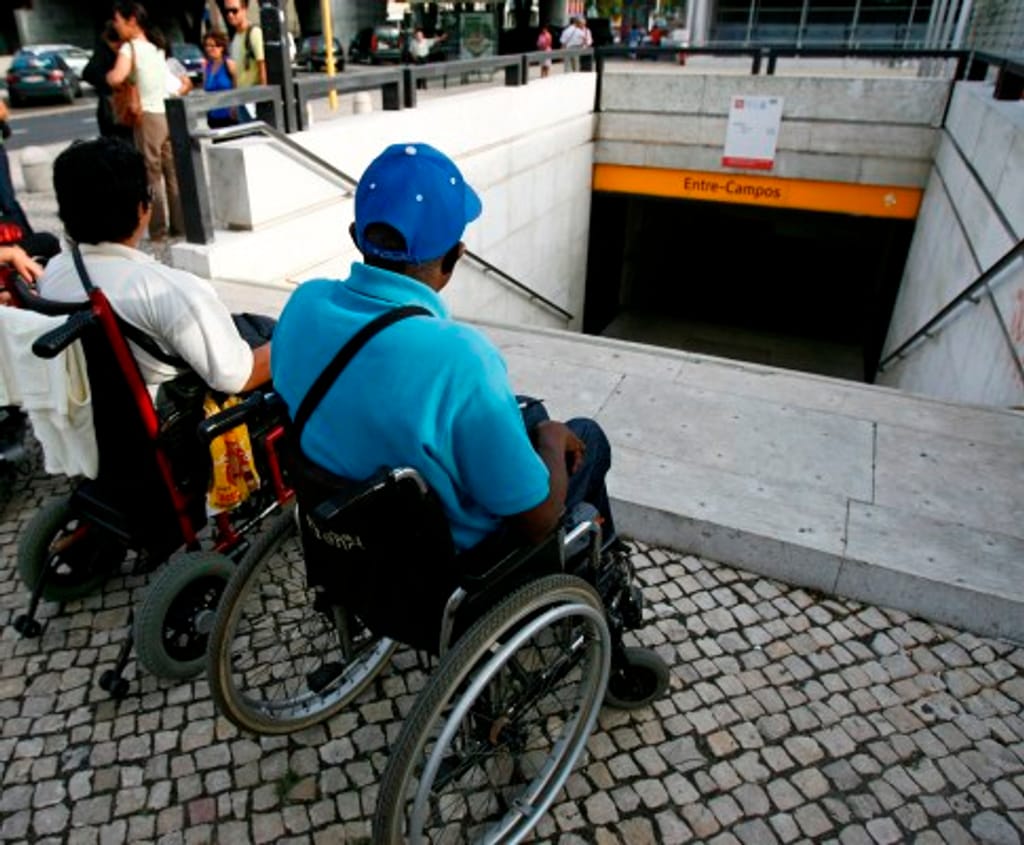 Pessoas com mobilidade reduzida impossibilitadas de usa transportes públicos