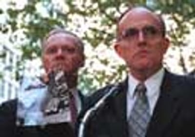 11 de Setembro: Giuliani irrita bombeiros de NY - TVI