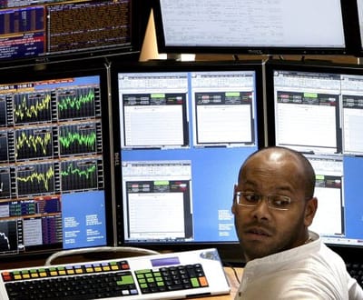 Dow Jones segue a valorizar 0,77% e Nasdaq cresce 0,41% - TVI