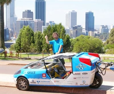 «Táxi Solar» em Paris com 47 mil quilómetros no mostrador - TVI