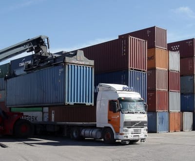 Carga movimentada nos portos nacionais cai 1,8% em 2008 - TVI