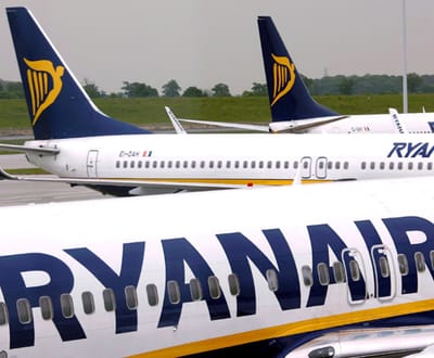 Ryanair pode cobrar uso da casa de banho em voos - TVI