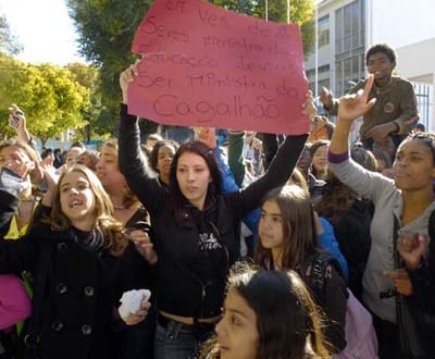 «Pessoas estranhas à escola» mobilizaram os alunos - TVI