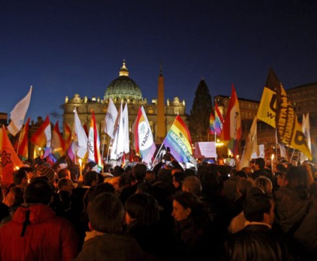 Manifestação de homossexuais em frente ao Vaticano