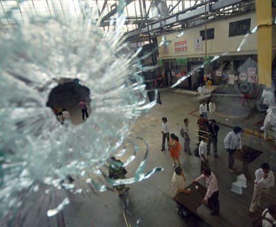 Polícia indiana detém suspeito de coordenar atentados de Bombaim - TVI