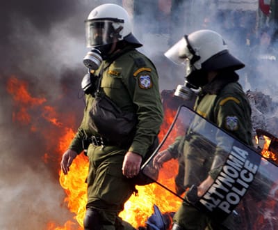 Distúrbios continuam a agitar Grécia - TVI