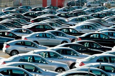 Crise automóvel leva Daimler a aumentar trabalho precário - TVI