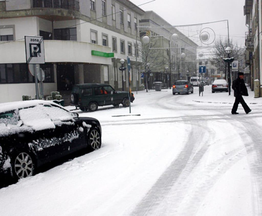 Estradas cortadas devido à neve
