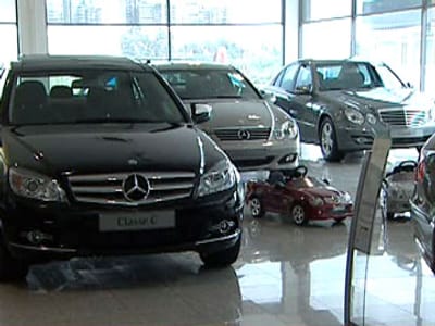 Vendas de carros disparam em Dezembro - TVI