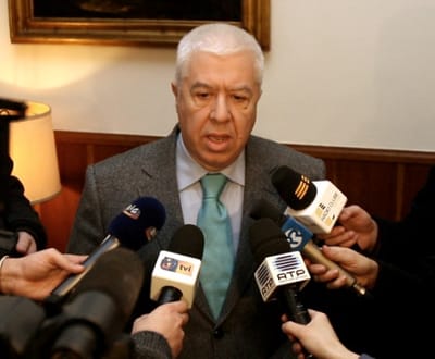 Ministro: Portugal não é único a errar previsões - TVI