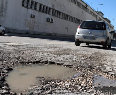 Condutores devem reclamar por danos causados por mau estado das estradas - TVI