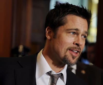 Brad Pitt adepto das toalhitas para bebés - TVI