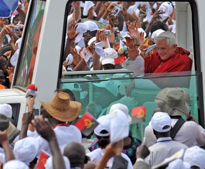 Papa: políticos devem apoiar os «mais necessitados» - TVI