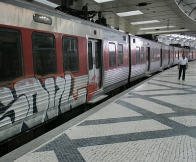 Atropelamento na Linha do Norte atrasa comboios - TVI