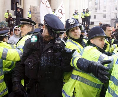 Milhares protestam em Londres contra G20 - TVI