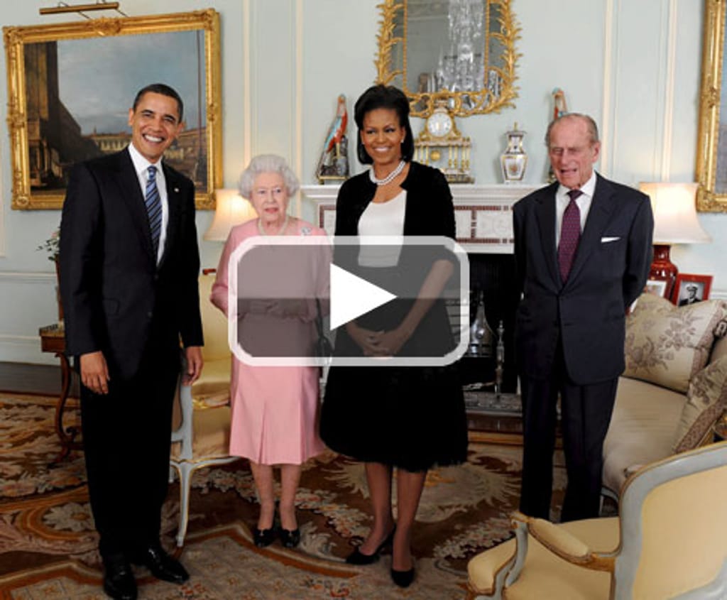 Barack e Michelle Obama recebidos pela rainha