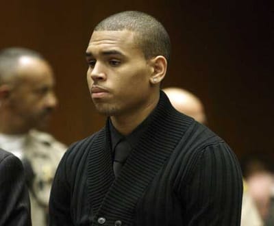 Chris Brown promete não bater mais em mulheres - TVI