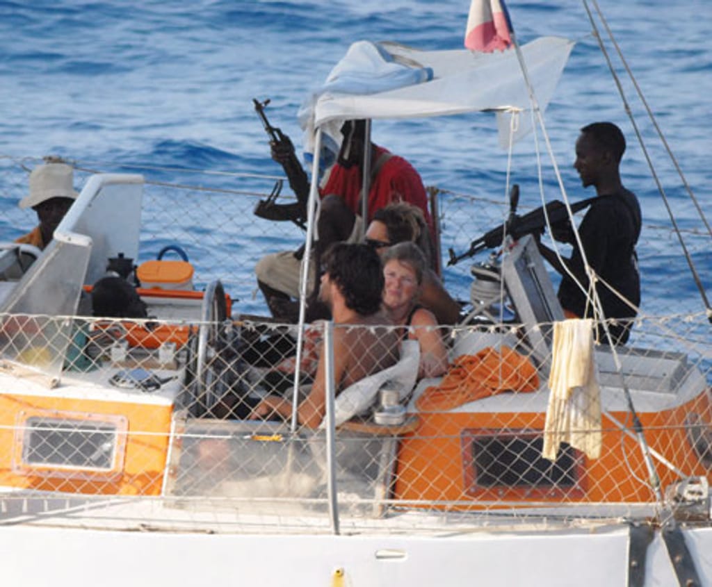 Piratas somalis ataca iate francês