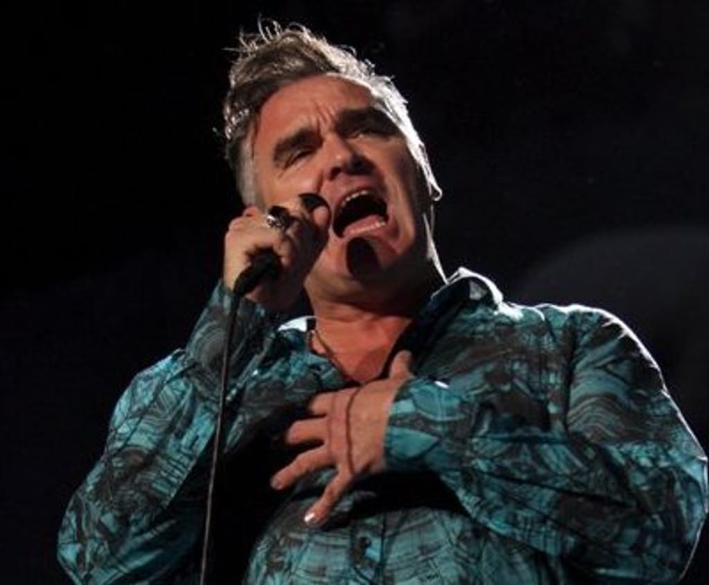 Morrissey abandona palco ao sentir cheiro a carne