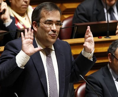 Rangel ataca «aliança Granadeiro-PS-Governo» - TVI