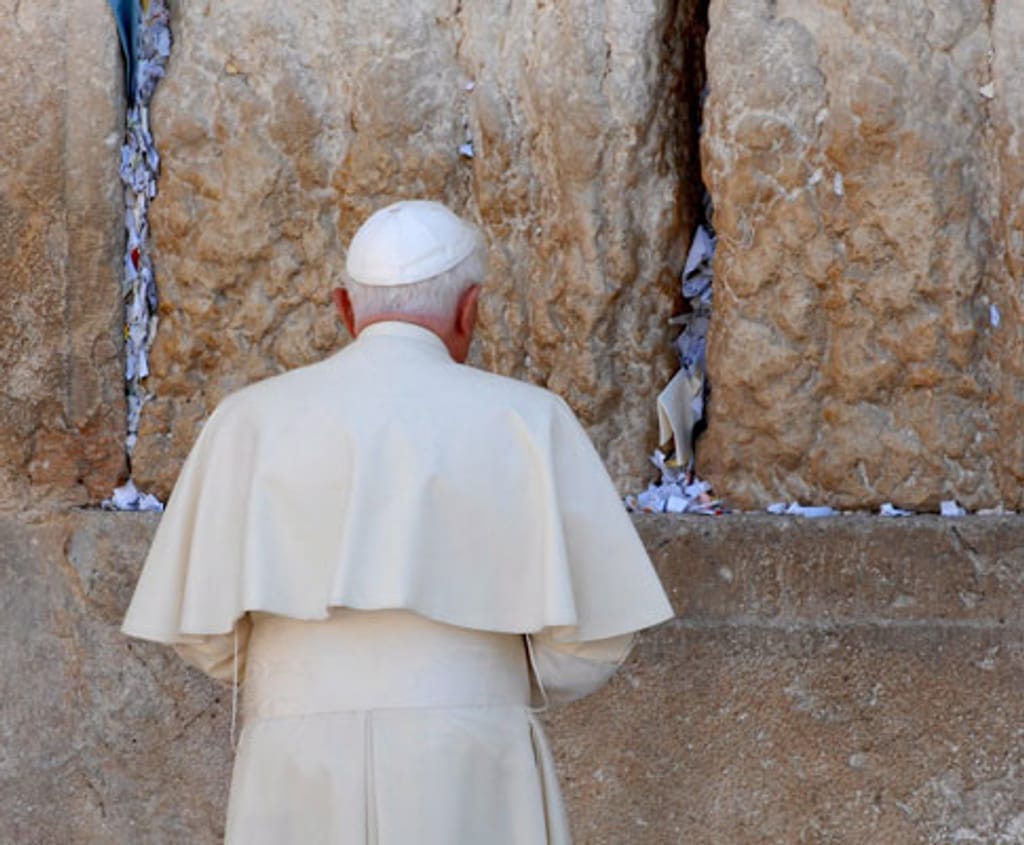 Papa Bento XVI no Muro das Lamentações