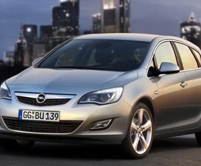Opel: trabalhadores manifestam-se em defesa dos empregos - TVI