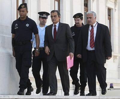 Oliveira Costa montou esquema ilegal com ajuda de 23 arguidos - TVI