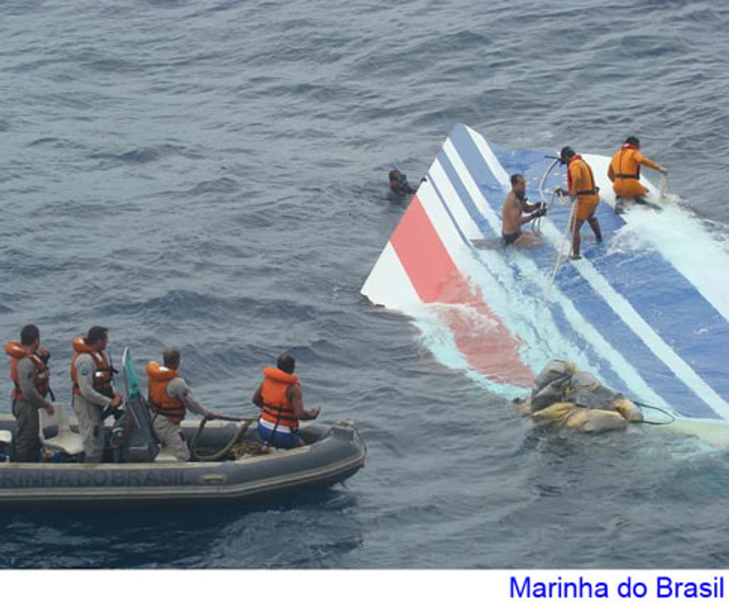 Novas fotos das buscas enviadas pela marinha brasileira
